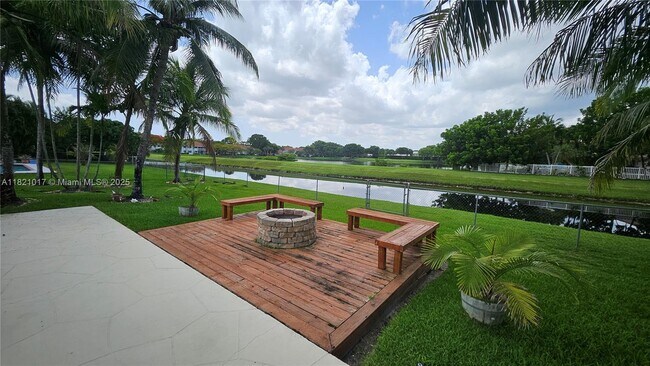 9480 NW 10th St in Plantation, FL - Building Photo - Building Photo