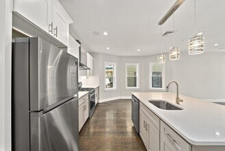 9 Lithgow St, Unit 1 in Boston, MA - Building Photo - Building Photo