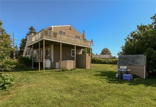 20 Saltaire Ave in Narragansett, RI - Foto de edificio - Building Photo