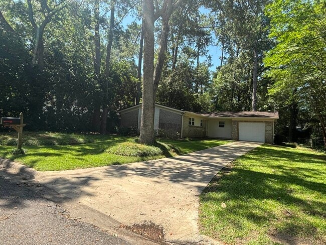 2003 Travis Cir in Tallahassee, FL - Building Photo - Building Photo