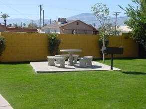 Plaza Del Sol II in Indio, CA - Foto de edificio - Building Photo