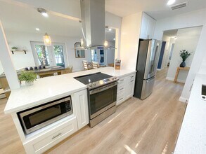 833 NW 30th St in Wilton Manors, FL - Building Photo - Building Photo