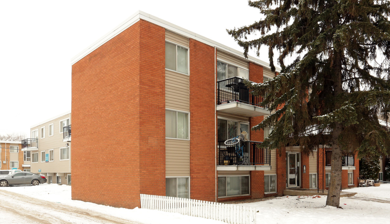 Oliver 4 Apartments in Edmonton, AB - Building Photo