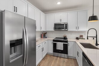 Avery Square in Charlotte, NC - Building Photo - Building Photo