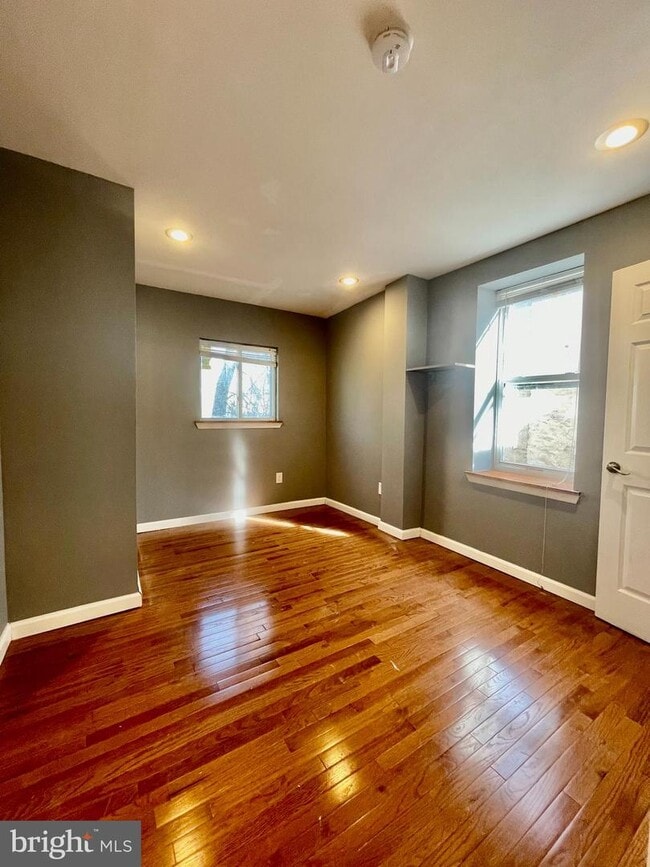 2125 W Seybert St photo'