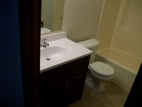 2208 E Divide Ave in Bismarck, ND - Building Photo - Building Photo