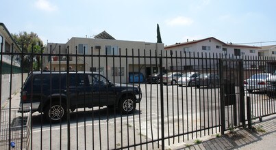 7521 Canby Ave in Reseda, CA - Building Photo - Building Photo