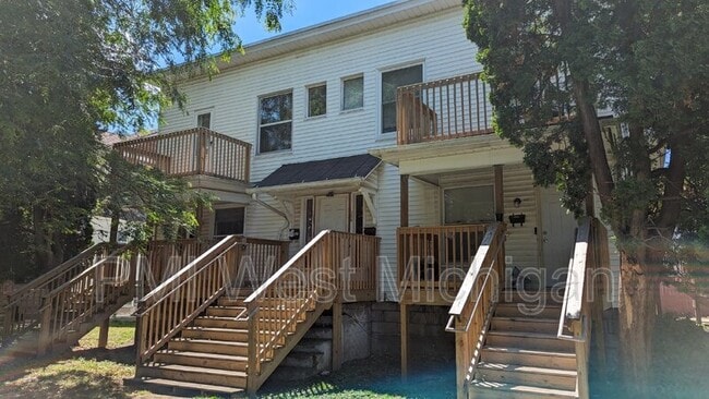 1057 Pine Ave NW in Grand Rapids, MI - Building Photo - Building Photo