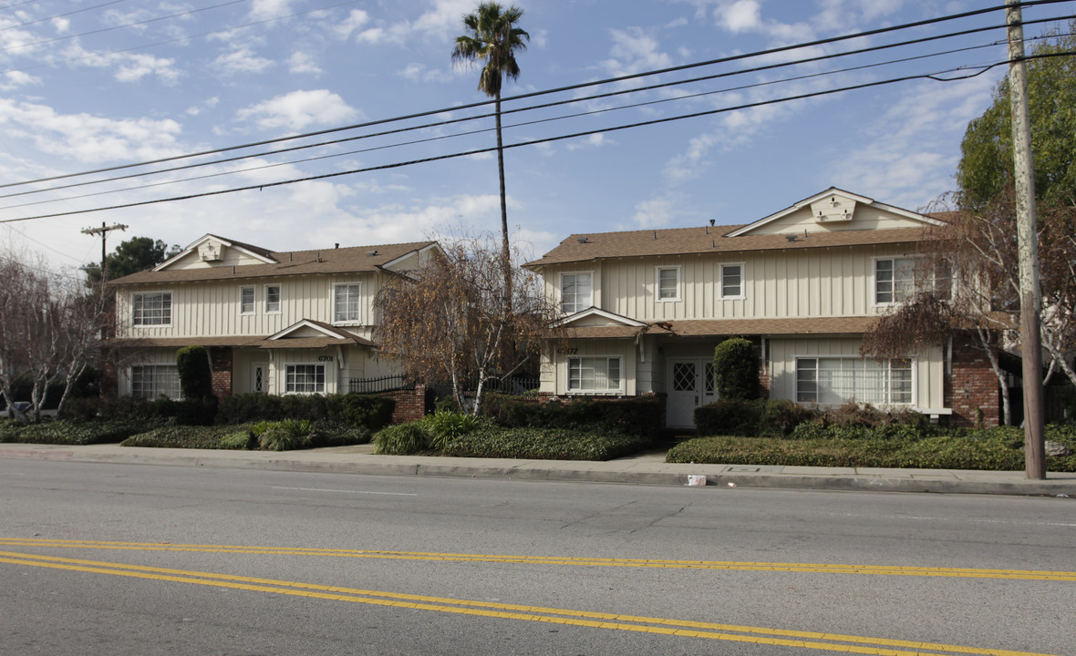 6701-6707 Whitsett Ave in North Hollywood, CA - Foto de edificio