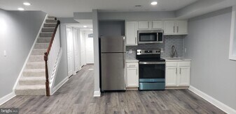 617 Quintana Plz NW, Unit English Basement