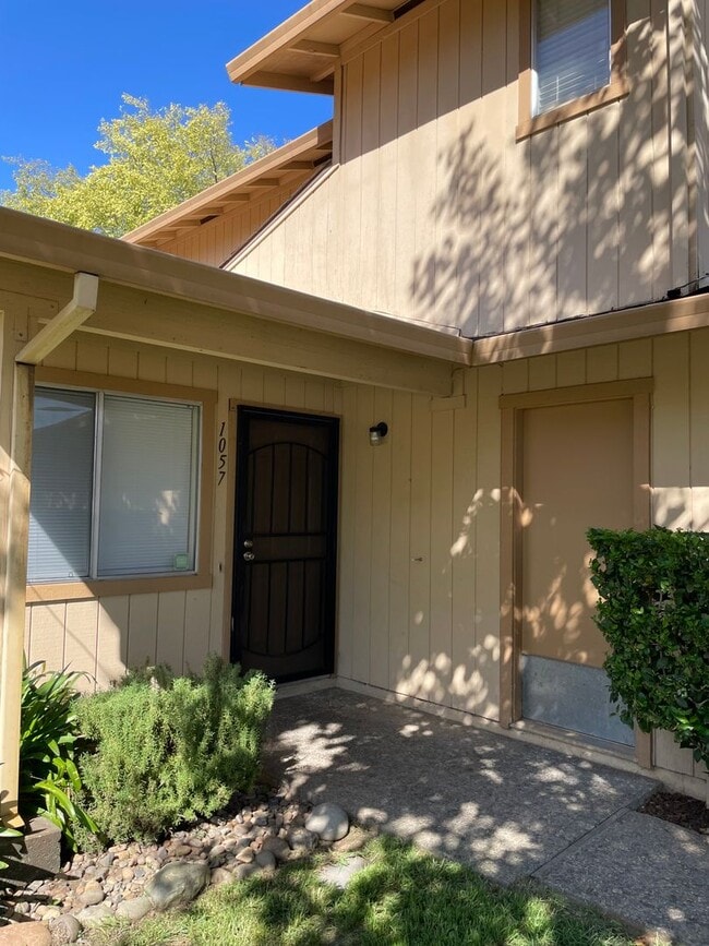 1057 Diablo Ave in Chico, CA - Building Photo - Building Photo