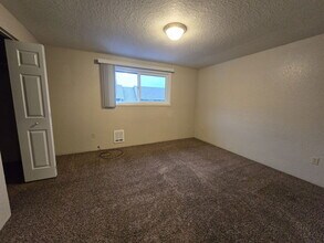 146 NE Atkinson Ct in Roseburg, OR - Building Photo - Building Photo