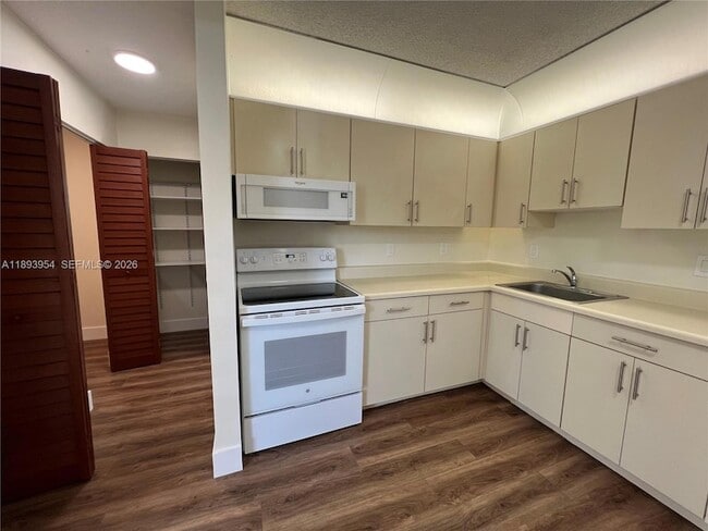 21121 SW 85th Ave, Unit 208 in Cutler Bay, FL - Building Photo - Building Photo