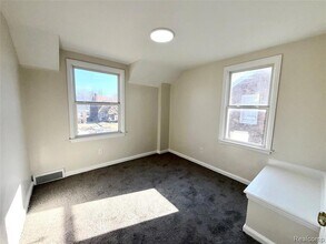 9899 Balfour Rd in Detroit, MI - Foto de edificio - Building Photo