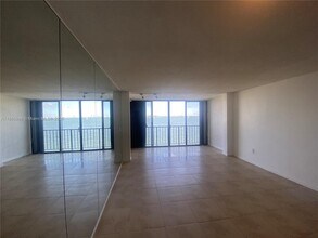 7899 NE Bayshore Ct in Miami, FL - Building Photo - Building Photo