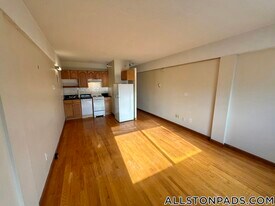 1110 Commonwealth Ave, Unit 205 in Boston, MA - Building Photo