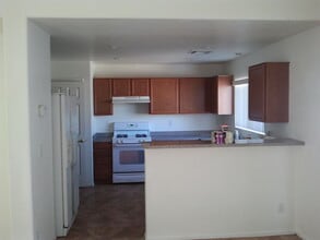 6840 Tropicaire St in Las Vegas, NV - Building Photo - Building Photo