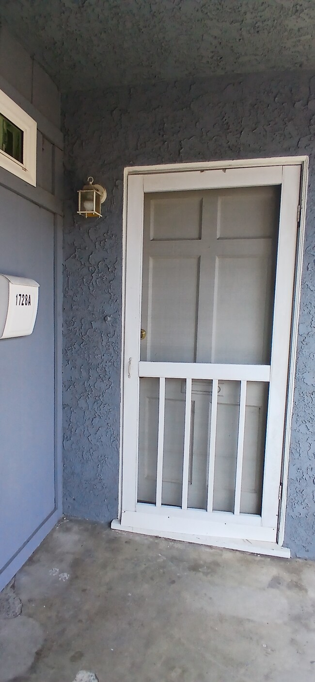 1728 N Hollywood Way, Unit A