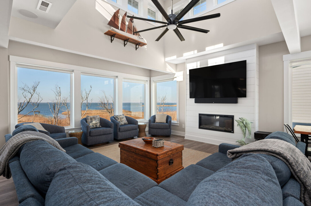 1010 Cruz Bay Ln in Corolla, NC - Building Photo