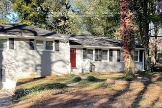 5747 Woodland Dr in Acworth, GA - Foto de edificio - Building Photo