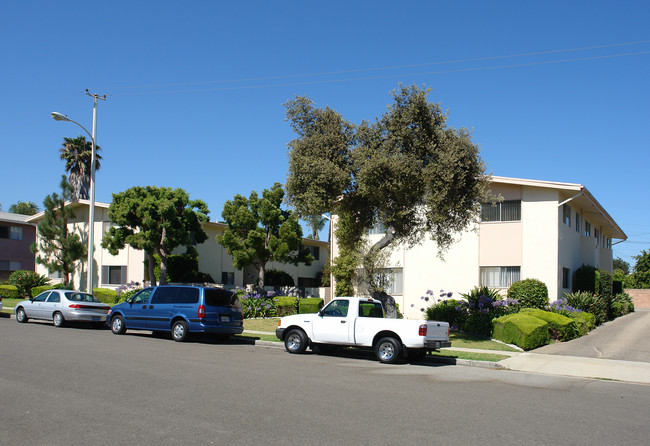 136-150 Brentwood Ave in Ventura, CA - Foto de edificio - Building Photo