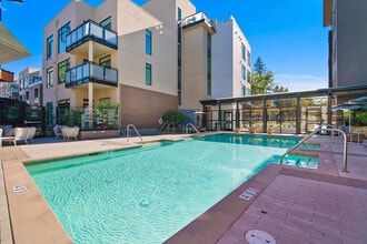 908 Rich Ave, Unit SI ID1039851P in Mountain View, CA - Foto de edificio - Building Photo