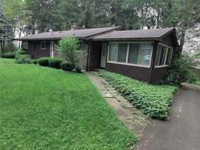 101 Southwood Dr in Vestal, NY - Foto de edificio - Building Photo