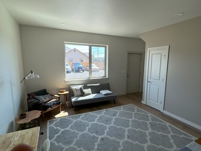 801 N 16th Ave in Yakima, WA - Foto de edificio - Building Photo