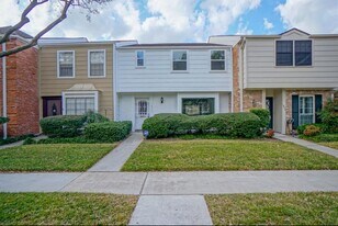 14571 Misty Meadow Ln in Houston, TX - Building Photo