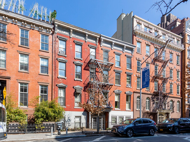219 W 13th St in New York, NY - Foto de edificio - Building Photo