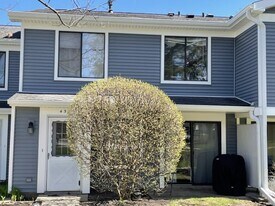 452 Harrison Ct in Vernon Hills, IL - Building Photo
