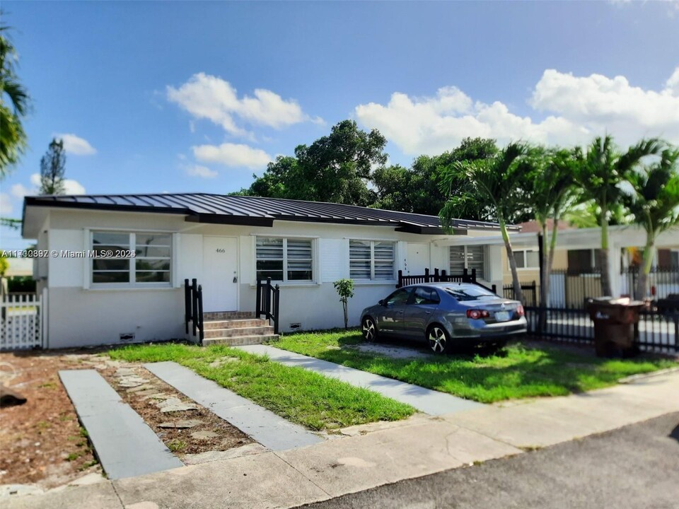 466 E 13th St in Hialeah, FL - Building Photo