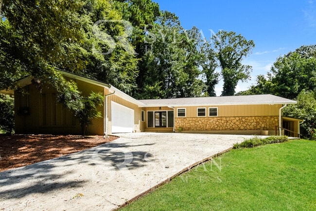 5521 Valley Brook Rd SE in Mableton, GA - Building Photo - Building Photo