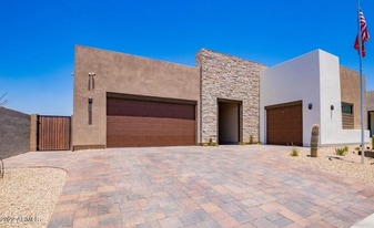 1332 E La Mirada Dr in Phoenix, AZ - Building Photo