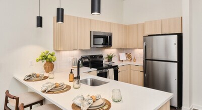 The Hunter in Colorado Springs, CO - Building Photo - Building Photo