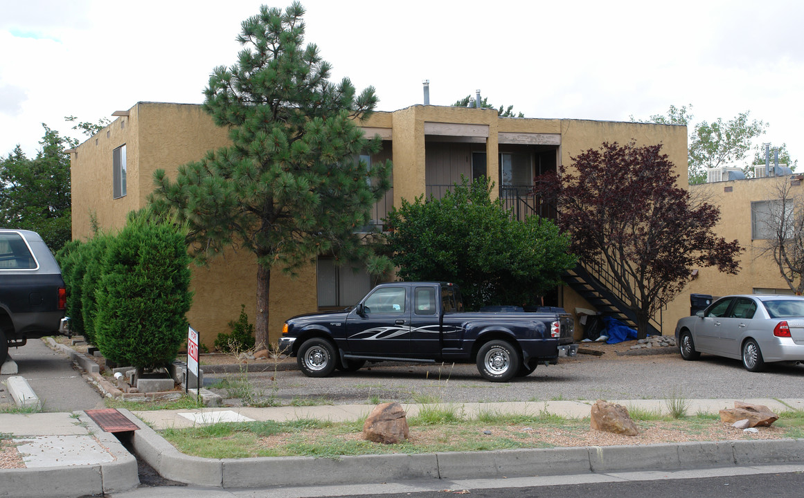 13216 NE Mountain Rd in Albuquerque, NM - Building Photo