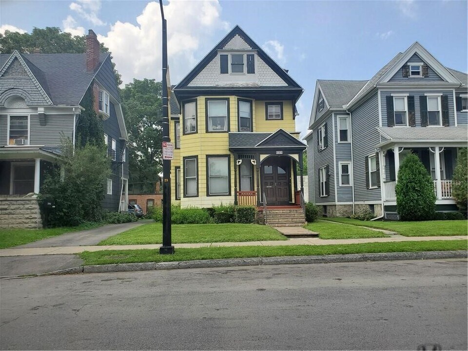 389 Meigs St in Rochester, NY - Building Photo