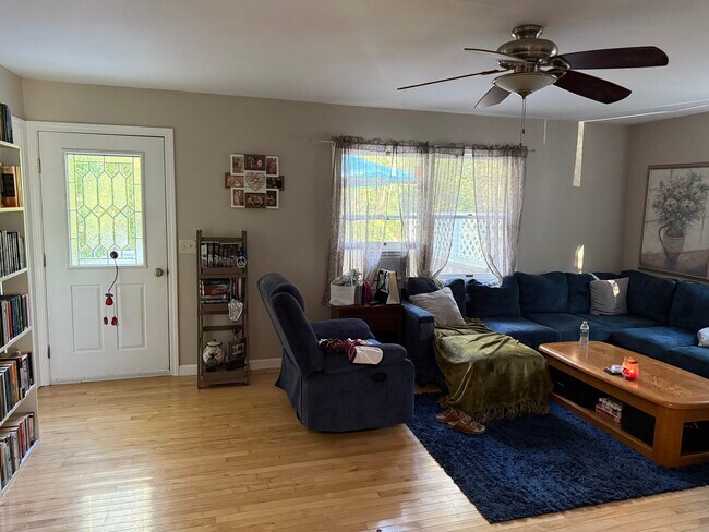 308 Noank Ledyard Rd in Groton, CT - Building Photo - Building Photo