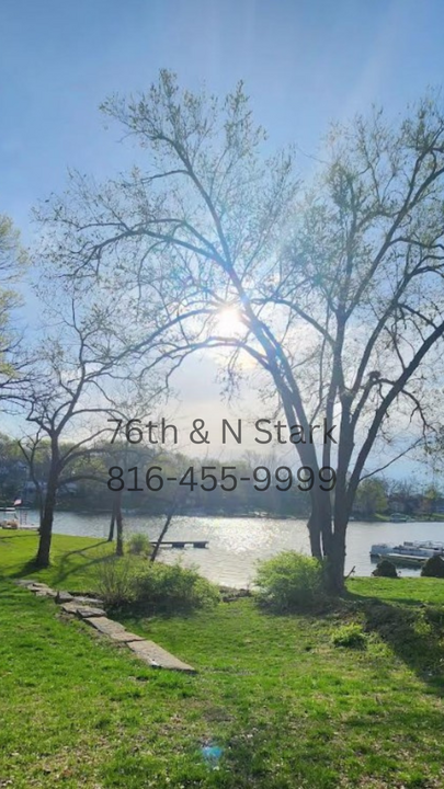 7911 NW Westside Dr in Weatherby Lake, MO - Building Photo