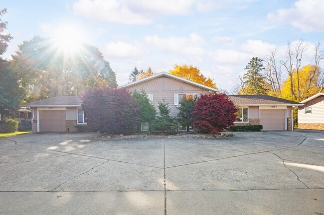 1332 W Glenlord Rd in St. Joseph, MI - Building Photo - Building Photo