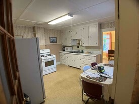 64 Elm St in Northfield, NH - Building Photo