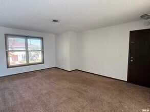 3475 Winston Dr in Bettendorf, IA - Building Photo - Building Photo