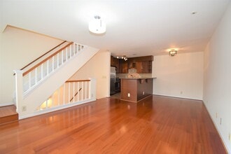 5821 Inman Park Cir in Rockville, MD - Building Photo - Building Photo