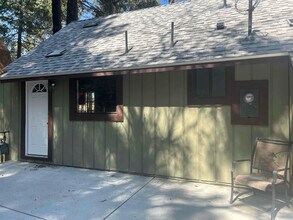22927 Crest Forest Dr in Crestline, CA - Building Photo - Building Photo