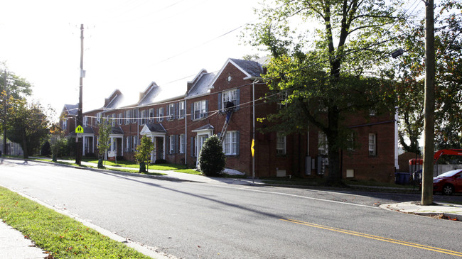 4820-4832 Reservoir Rd NW in Washington, DC - Foto de edificio - Building Photo