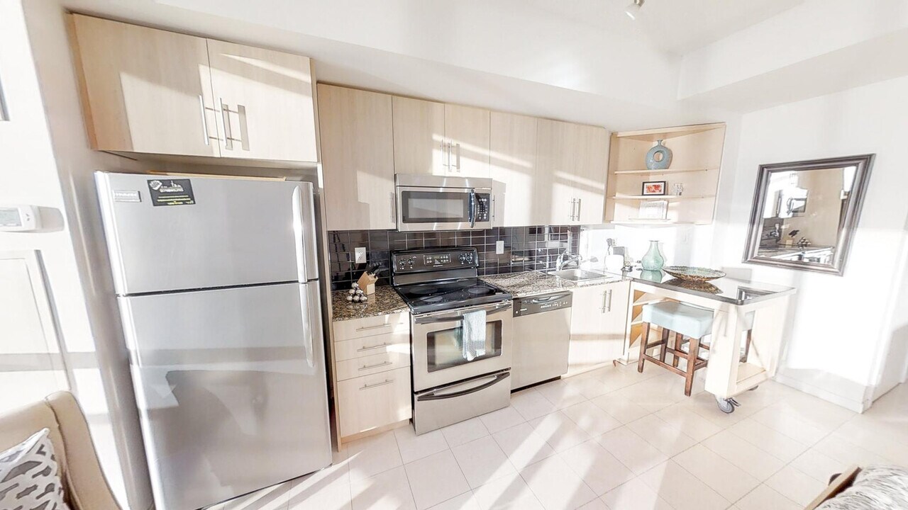 55-65 Bremner Blvd in Toronto, ON - Building Photo