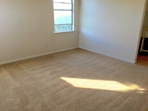 1073 Barnes Cir in Woodland, CA - Foto de edificio - Building Photo