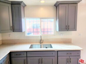 1241 E 80th St in Los Angeles, CA - Building Photo - Building Photo