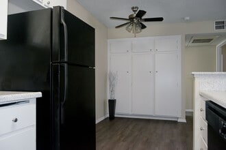 Monarch Terrace Apartments in Moreno Valley, CA - Foto de edificio - Building Photo