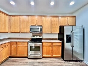 13310 Erwin Rd in Charlotte, NC - Foto de edificio - Building Photo